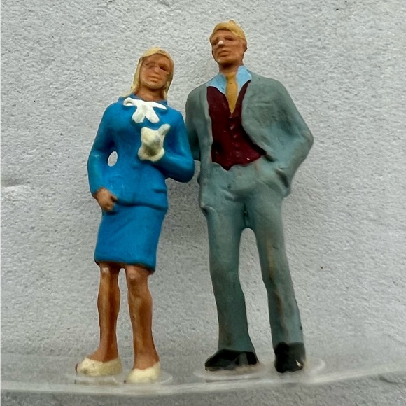 Vintage (New) PREISER HO Scale 58 Bridal Party Set Priest Bride Groom Guests - Picture 7 of 9